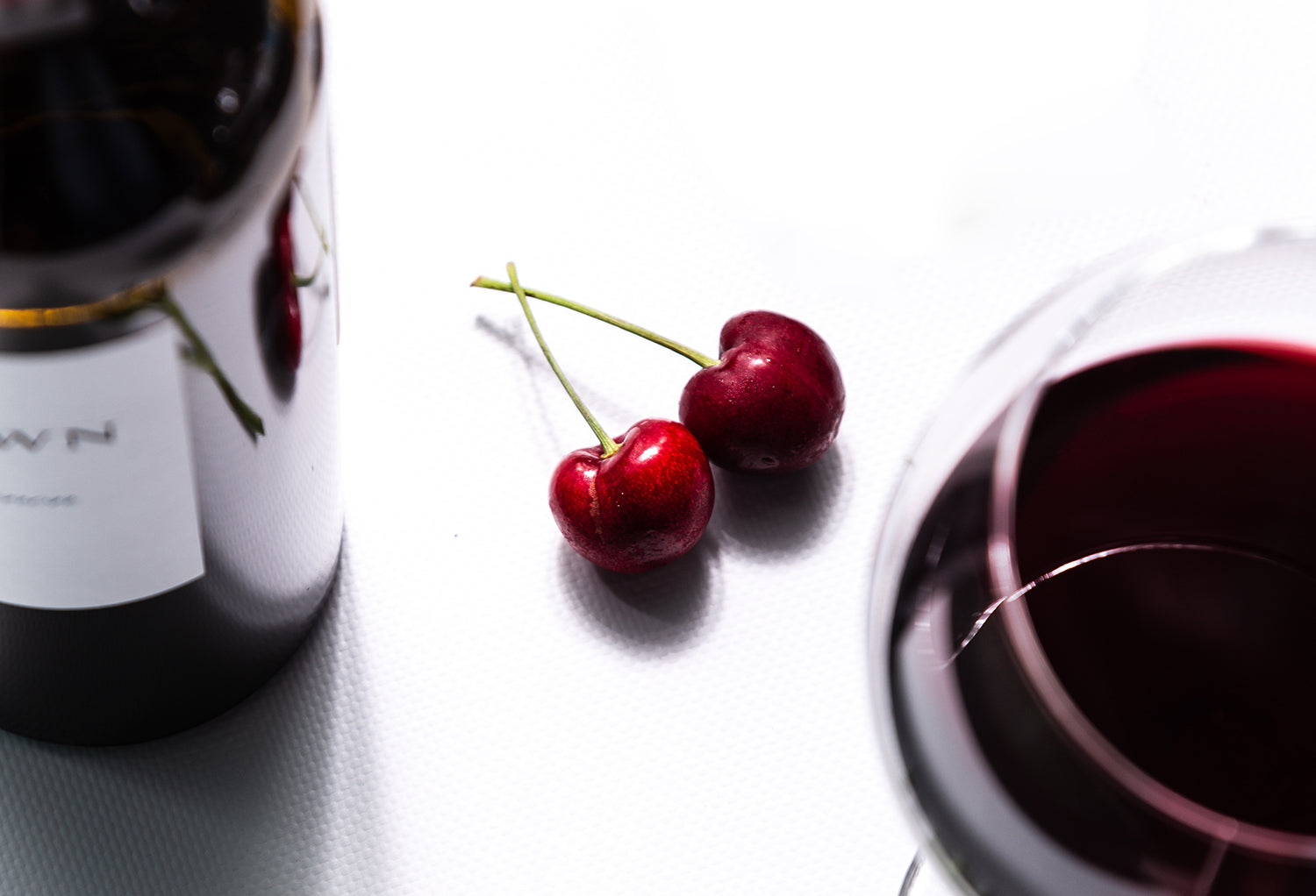 Mmhmm Aromatics Fragrant Candles - Wine & Dine Me